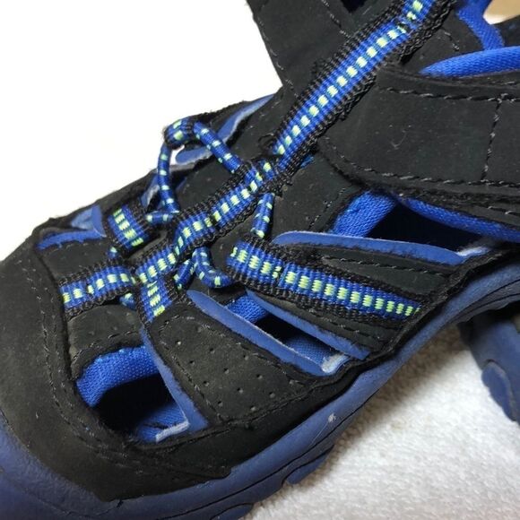 OshKosh Bgosh No tie Water shoes - Picture 13 of 16